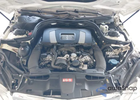 2010 Mercedes-Benz E 550 z USA, uszkodzony, nr VIN WDDHF7CB3AA033244